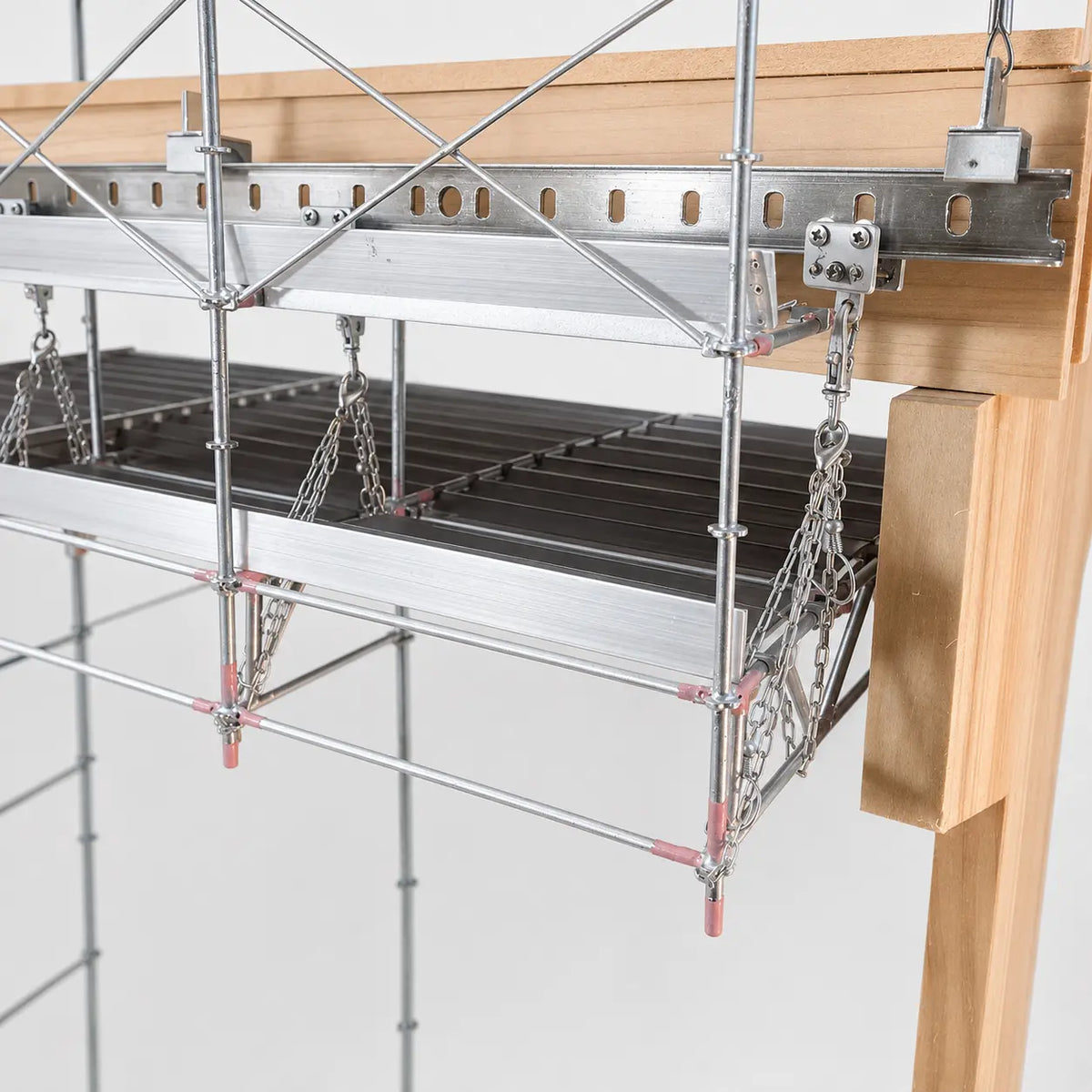 1/16 展示モデル 押し出し式吊り足場｜RE'PUSH工法模型拡大