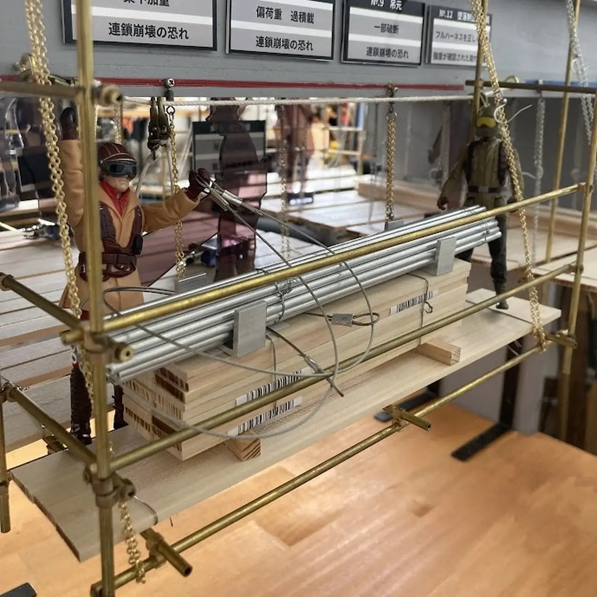 1/16展示モデル吊り足場作業図拡大